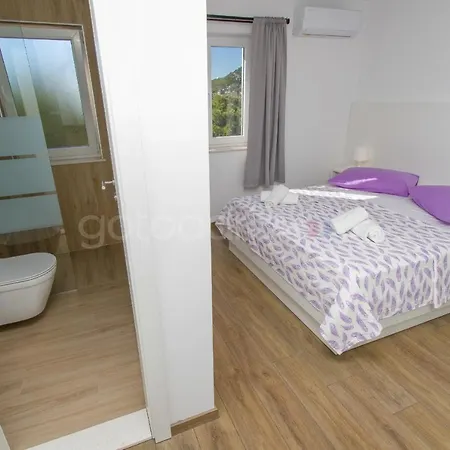 Penthouse With Panoramic View Ally Apartment Makarska