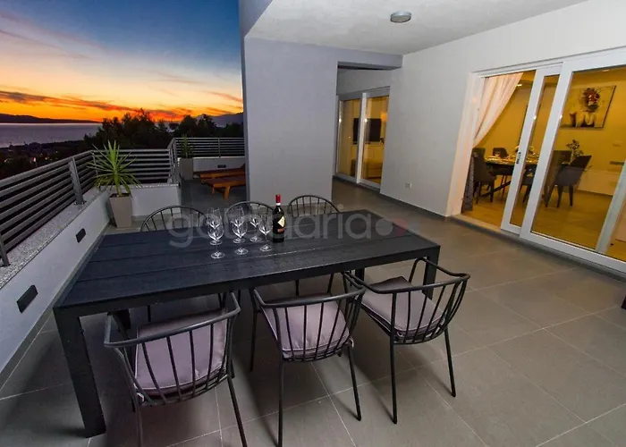 아파트 Penthouse With Panoramic View Ally